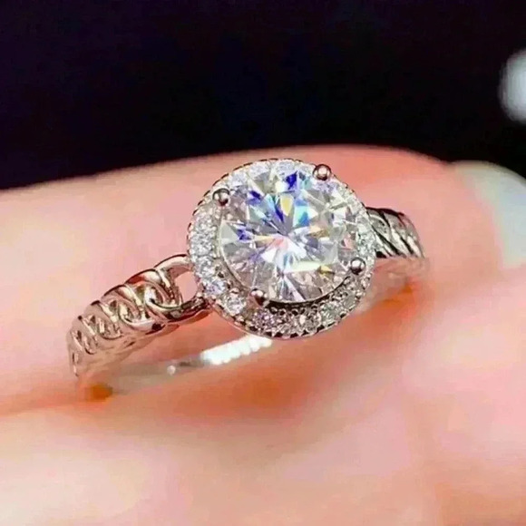 New 925 Silver Sim. Diamond Ring - Picture 4 of 8